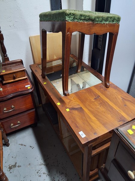 Lot 92 - CABINET AND STOOL