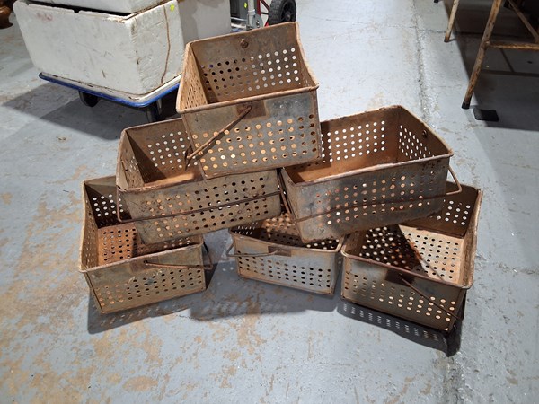 Lot 293 - DIP TINS