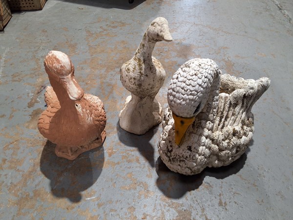 Lot 476 - GARDEN ORNAMENTS