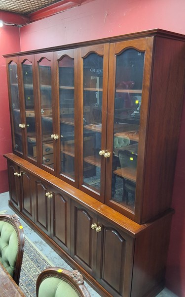 Lot 82 - DISPLAY CABINET