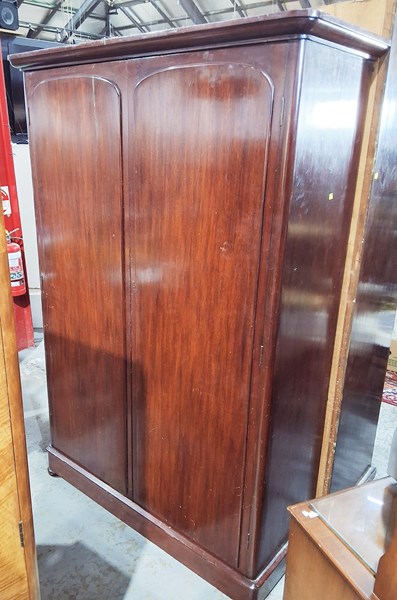 Lot 250 - WARDROBE