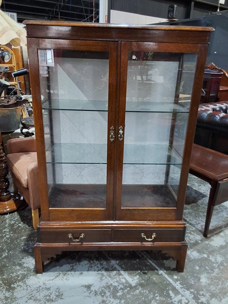 Lot 187 - DISPLAY CABINET