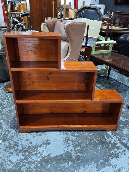 Lot 111 - BOOKSHELF