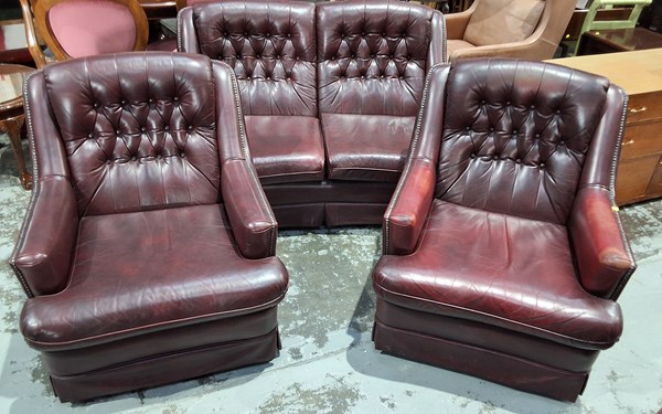 Lot 265 - LOUNGE SUITE