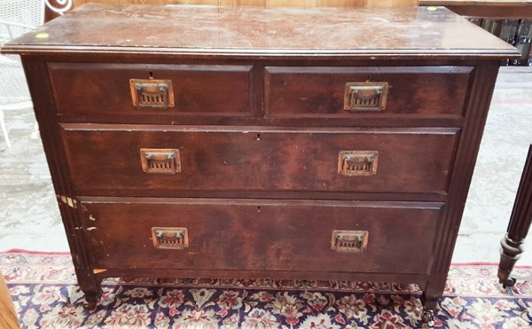 Lot 46 - CHEST OF DRAWERS