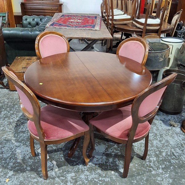 Lot 73 - DINING SUITE