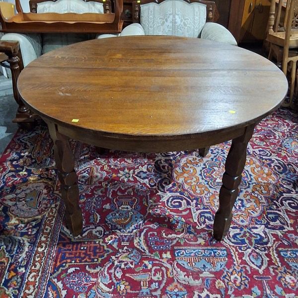 Lot 118 - TABLE