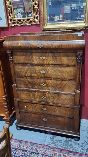 Lot 56 - CHEST ON CHEST