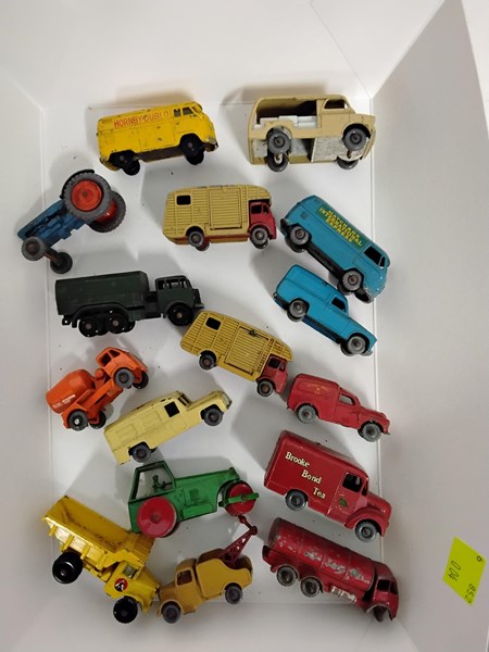 Lot 1080 - TRUCKS & VANS