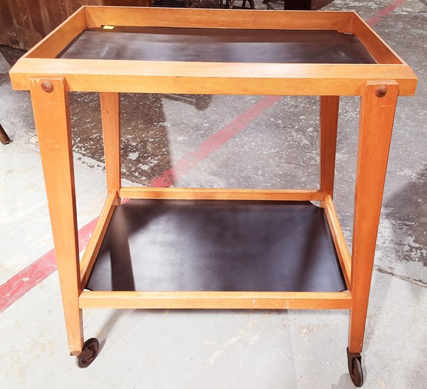 Lot 290 - TRAY MOBILE