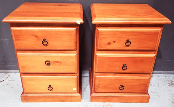 Lot 384 - BEDSIDES