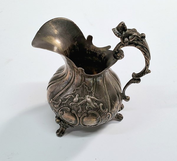 Lot 1027 - SILVER JUG