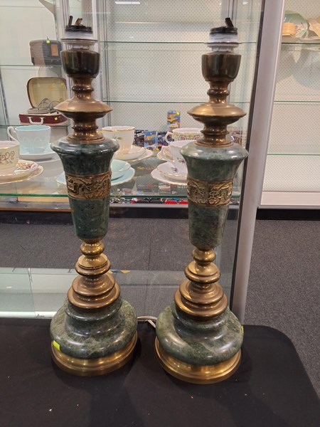 Lot 1320 - LAMPS