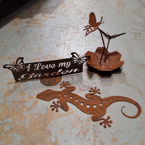 Lot 389 - GARDEN ORNAMENTS