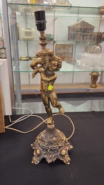 Lot 350 - LAMP