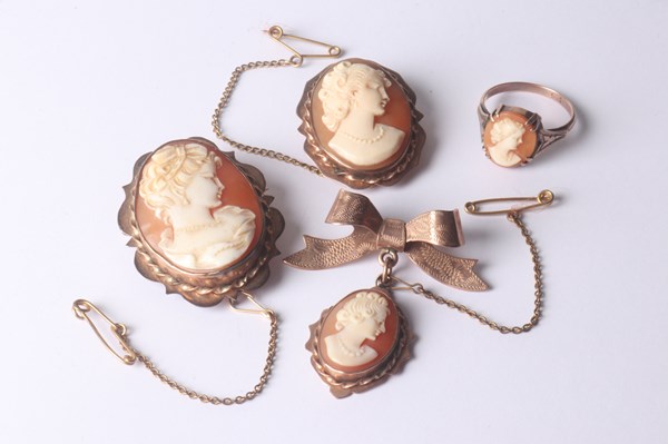 Lot 1015 - JEWELLERY