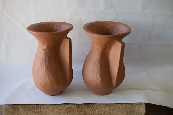 Lot 50 - URNS