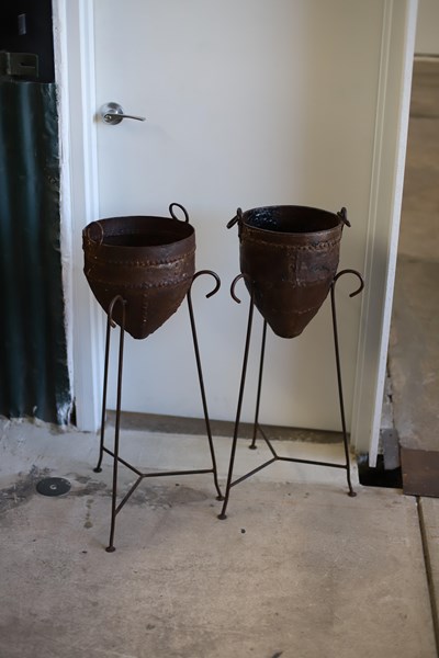 Lot 496 - PLANTERS