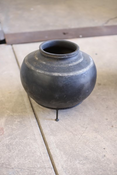 Lot 186 - CLAY POT