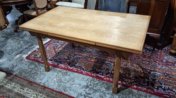 Lot 214 - TABLE