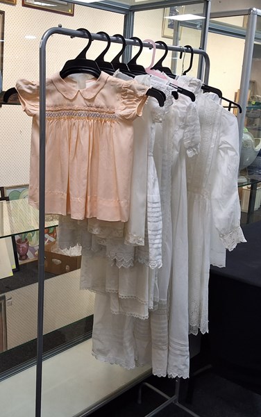 Lot 1142 - CHILDRENS CLOTHING