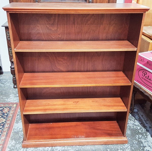 Lot 257 - BOOKSHELF