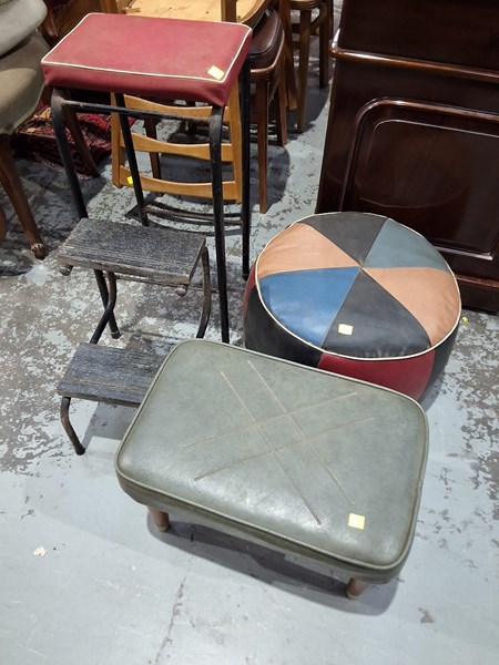 Lot 334 - STOOLS