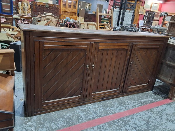 Lot 191 - SIDEBOARD