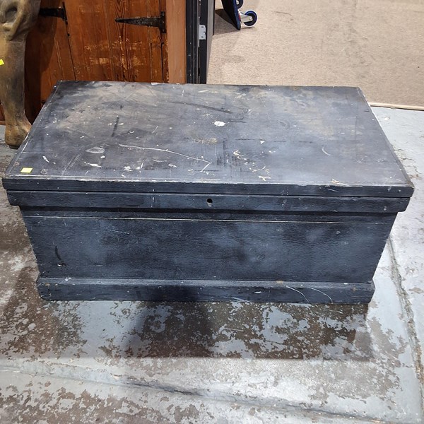 Lot 270 - TRUNK