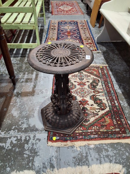 Lot 220 - PEDESTAL