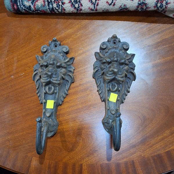 Lot 78 - COAT HOOKS