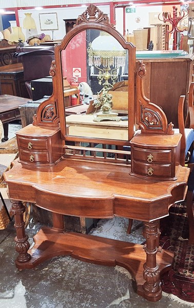 Lot 274 - DRESSER