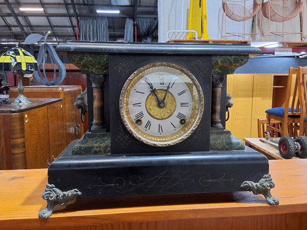 Lot 404 - MANTEL CLOCK