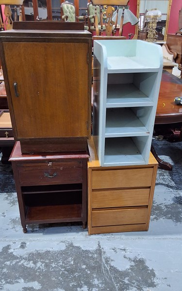 Lot 285 - BEDSIDES
