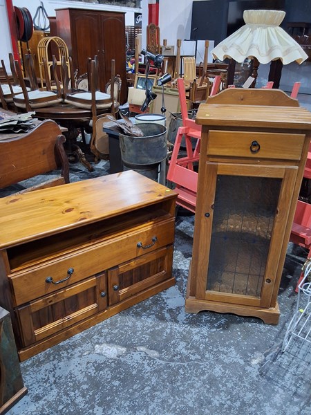 Lot 237 - CABINETS