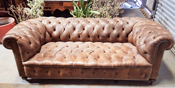 Lot 416 - CHESTERFIELD LOUNGE