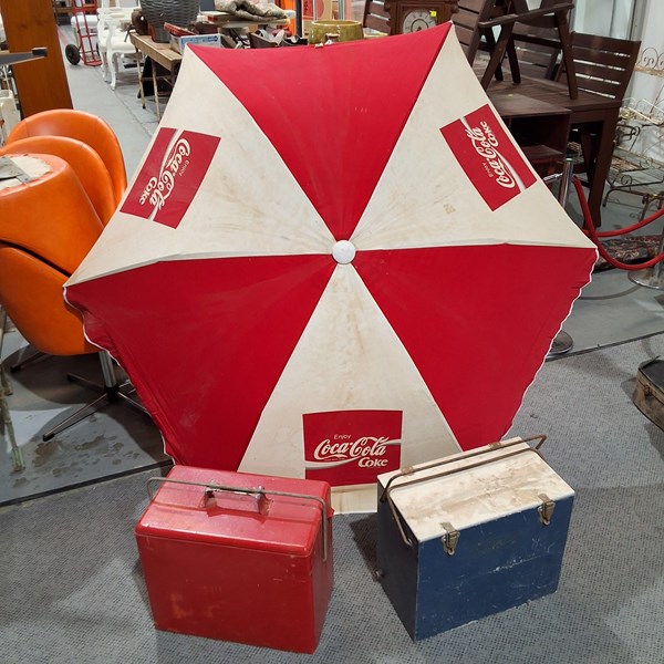 Lot 390 - RETRO PICNIC LOT