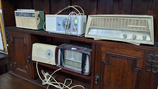 Lot 5 - RADIOS
