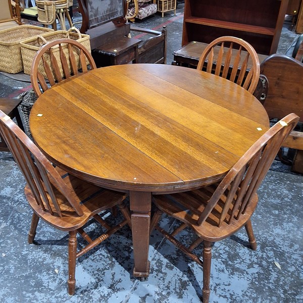 Lot 223 - DINING SUITE