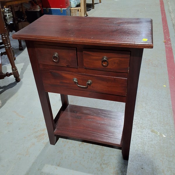 Lot 319 - SIDETABLE
