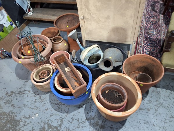 Lot 453 - PLANT POTS