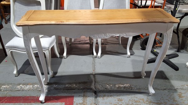 Lot 26 - CONSOLE TABLE