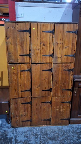 Lot 250 - LOCKERS