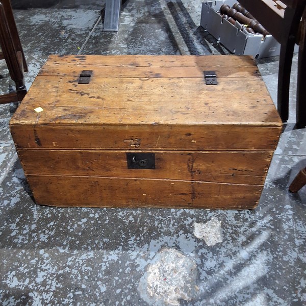 Lot 269 - TRUNK