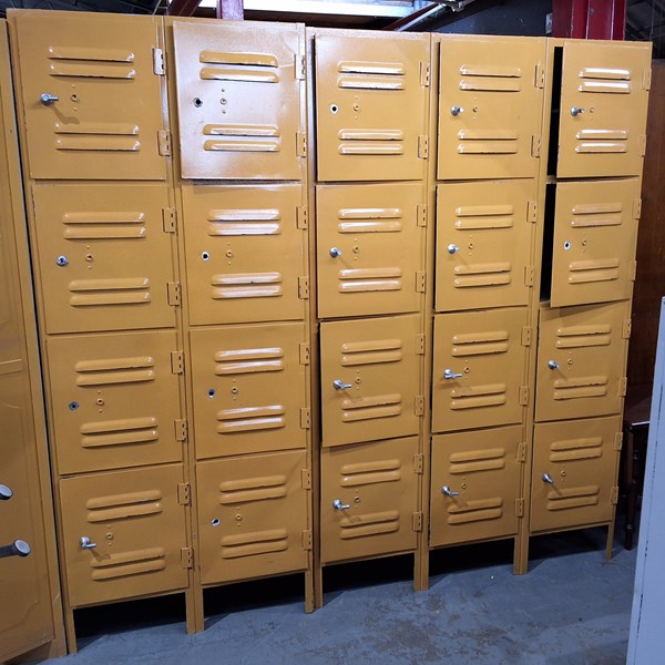 Lot 303 - SCHOOL LOCKERS
