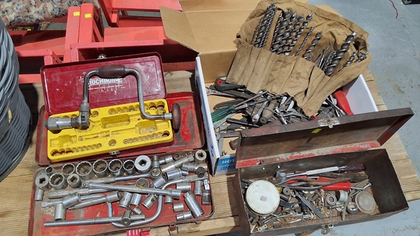 Lot 379 - TOOLS