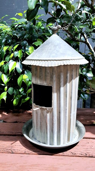 Lot 40 - BIRD FEEDER