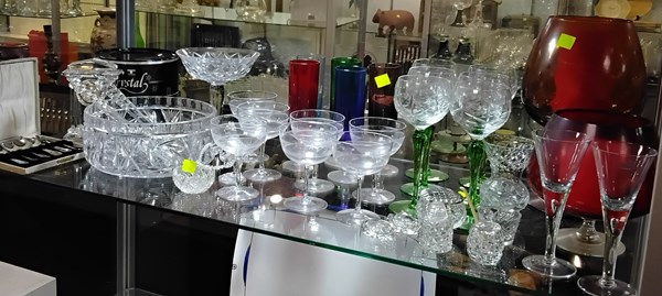 Lot 1160 - GLASSWARE