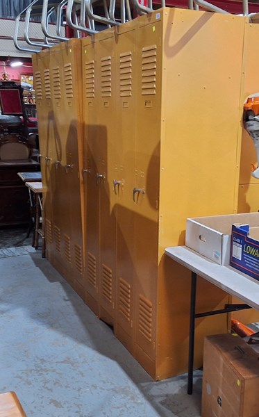 Lot 271 - SCHOOL LOCKERS
