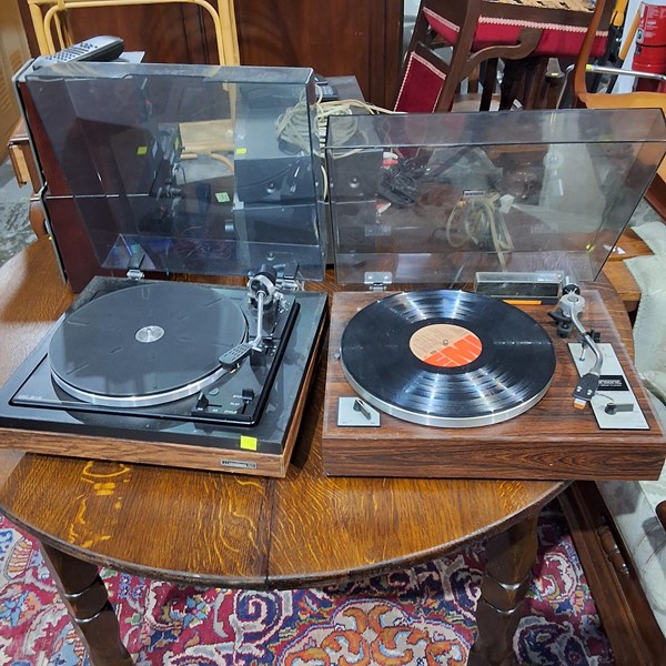 Lot 206 - TURNTABLES